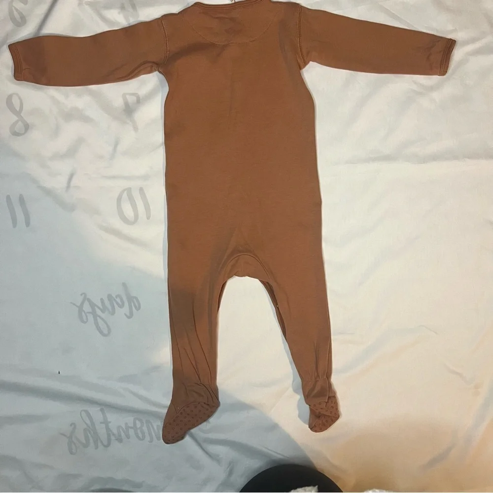 Quincy Mae Amber Full Snap Organic Cotton Footie in Size 6-12 Months